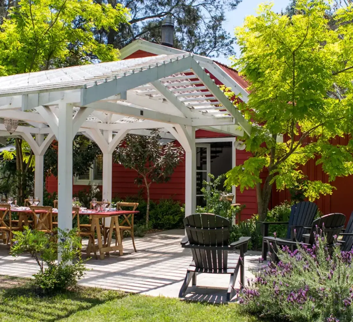 The red barn and white pergola at Greenway Wines, Broke